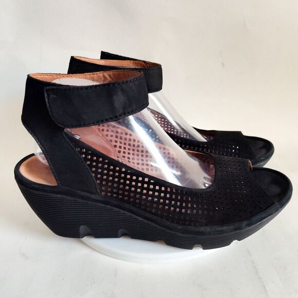 Clarks Comfort Sandals Size 10 Reedly Salene Black Suede Wedge Heel Platform - Picture 1 of 12